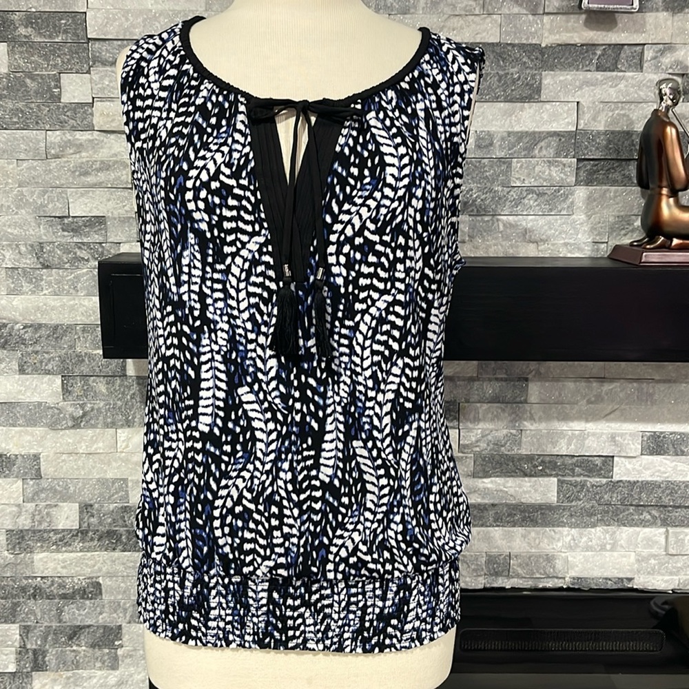 White House Black Market sleeveless blue white print tank top size M